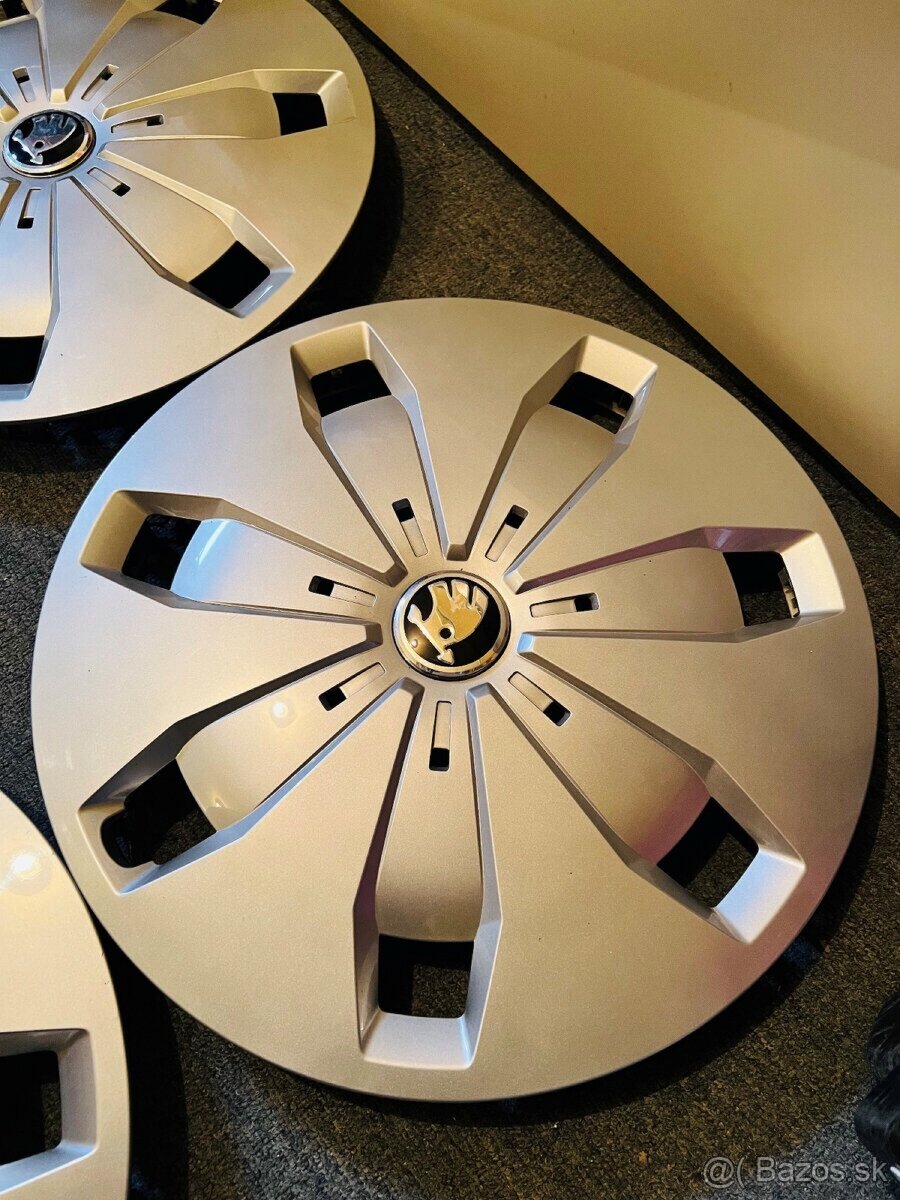 Puklice ŠKODA R 16 4 ks nové - 3