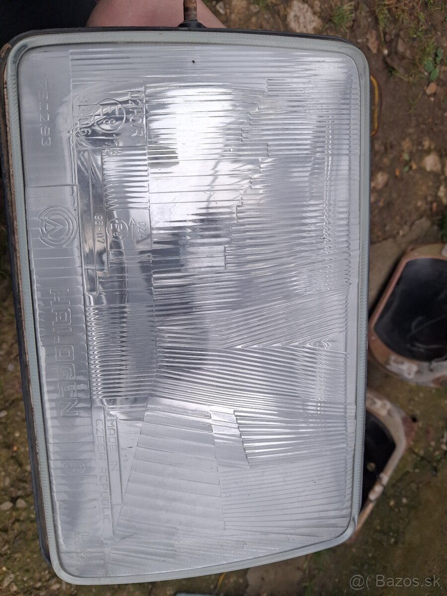 Predám predne svetlá škoda 120,105 - 3