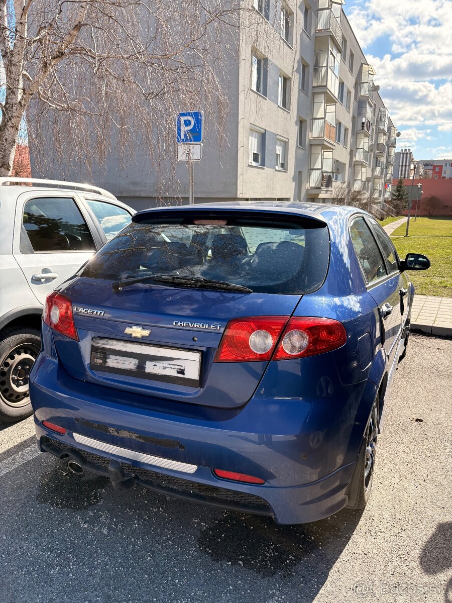 Chevrolet Lacetti Hatchback - 3