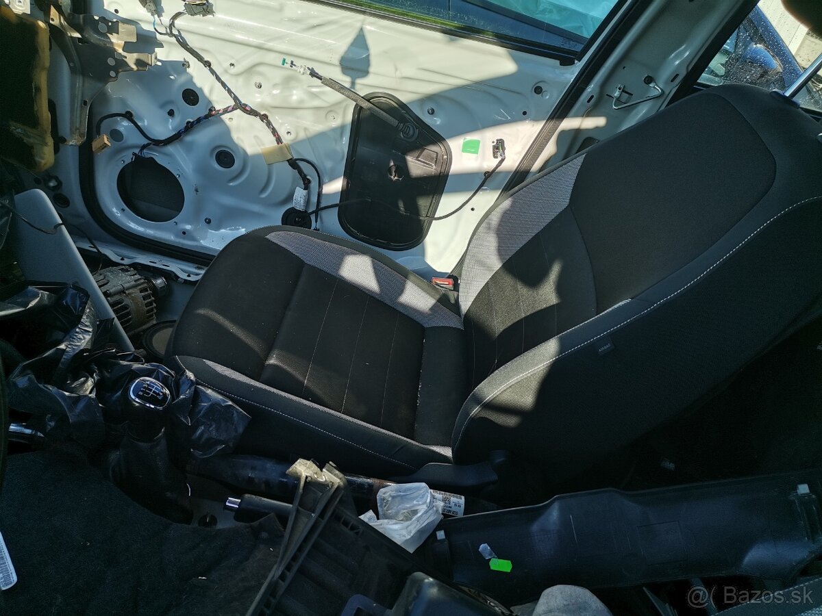 Rozpredam Skoda Rapid Spaceback 1.0tsi - 3