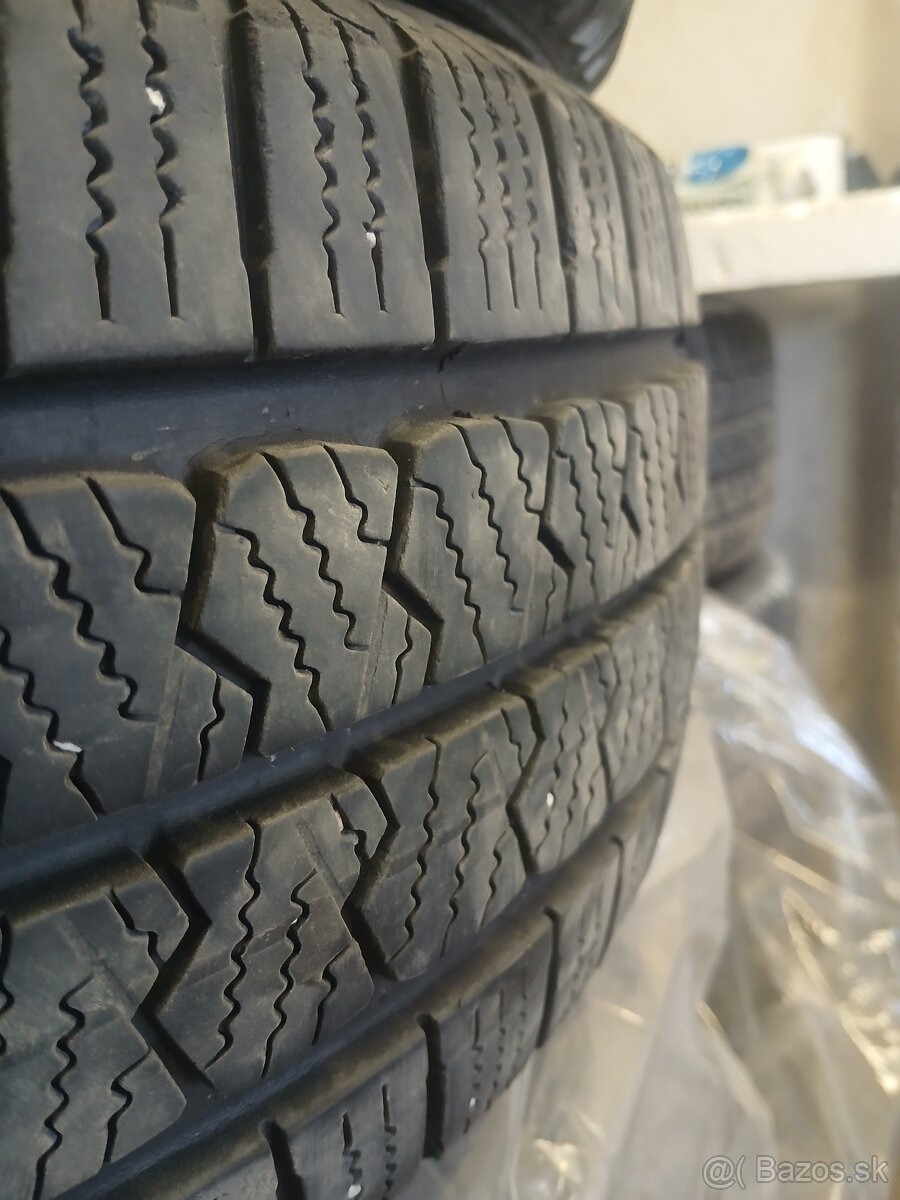 Predám 2ks pneu 195/60 R16c - 3