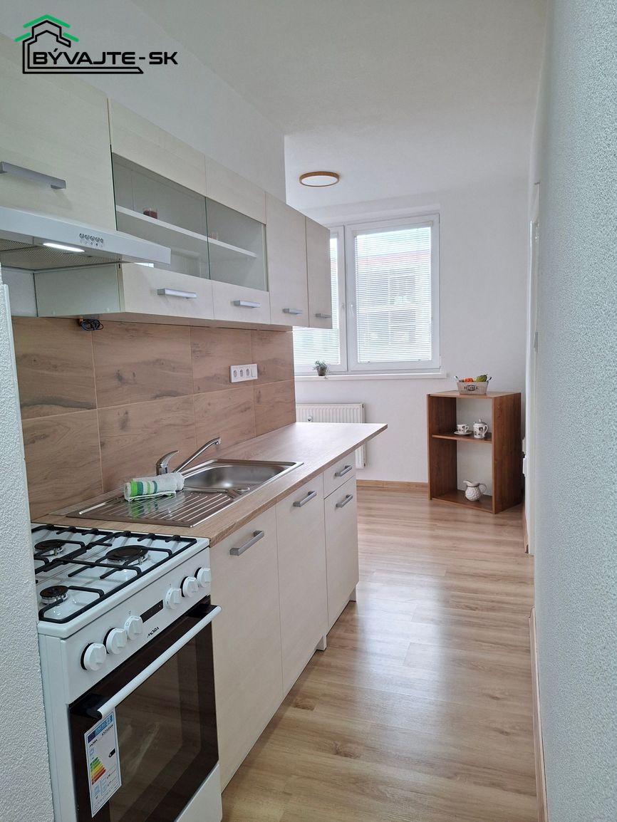 Jednoizbový byt s balkónom a parkovacím miestom v Prievidzi, - 3