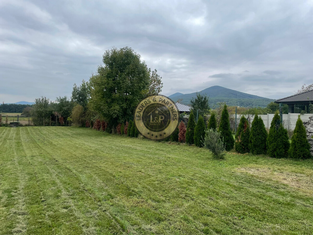 Výhľad na Karpaty-pozemok vhodný na výstavbu RD v Trstíne - 3