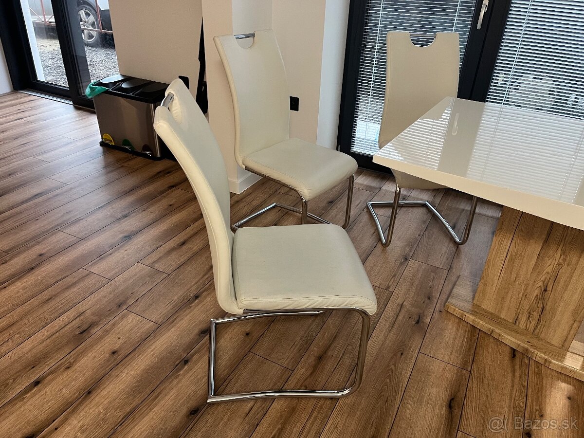 Predame jedalensky stol so 6 stolickamy - 3