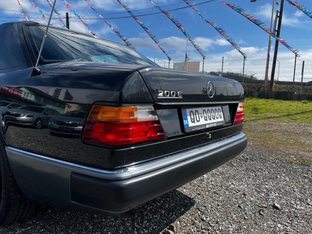 Mercedes-Benz 200 124E - 3