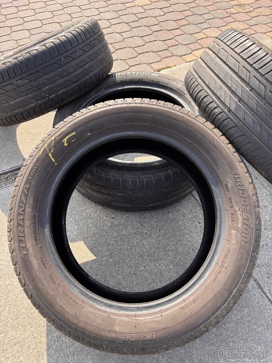 Pneu 215/55/17 - 3