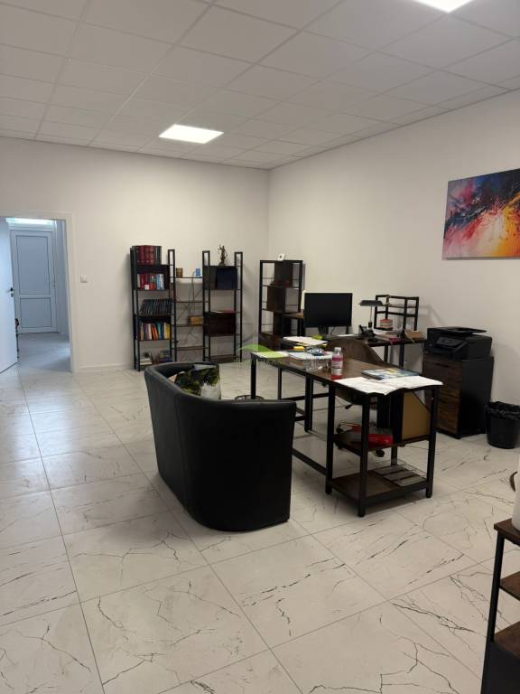 Úplne Nová kancelária v Sobranciach - na prenájom 60m2 - 3