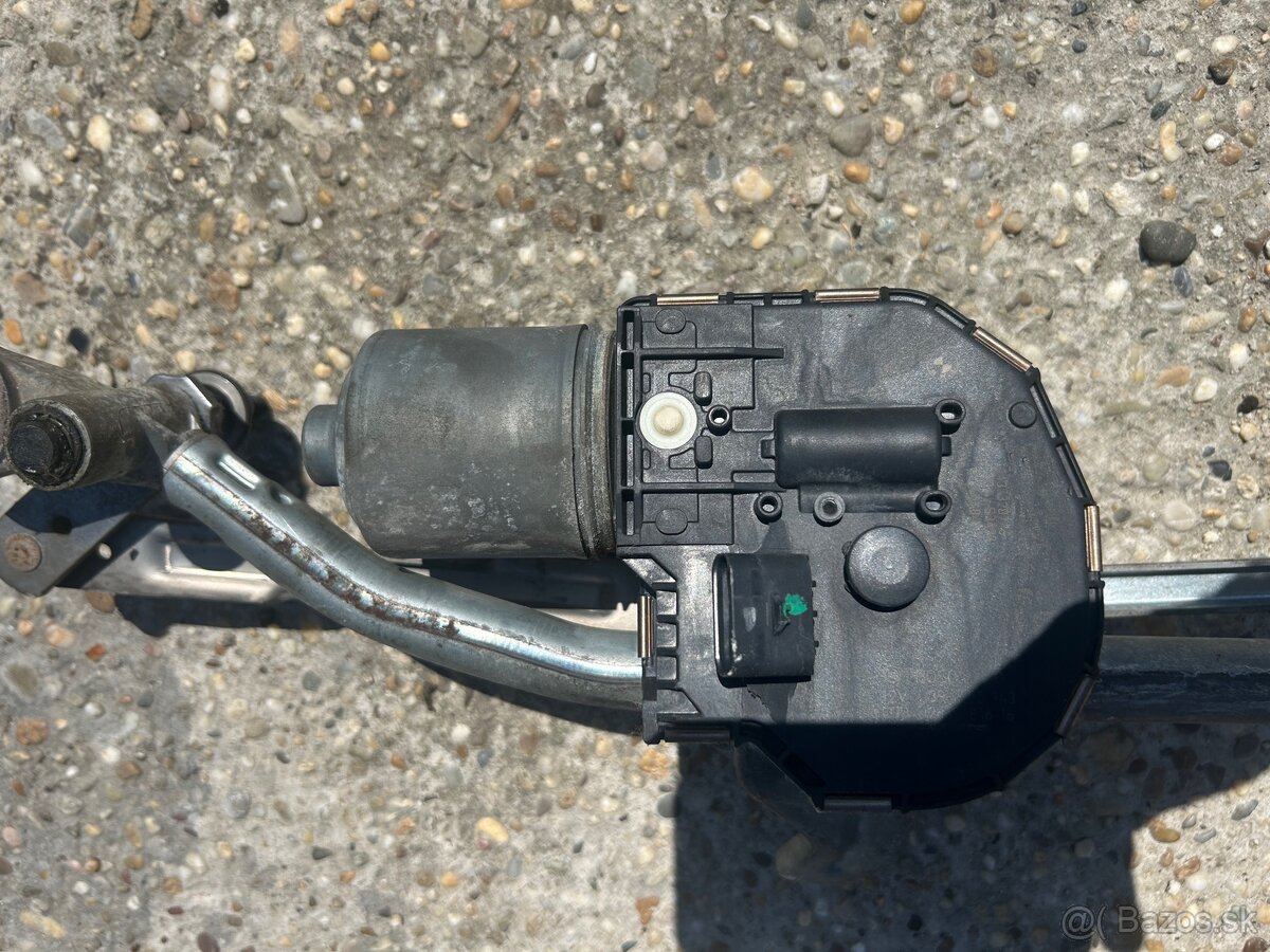 mechanizmus stieračov s motorom na BMW f10 - 3