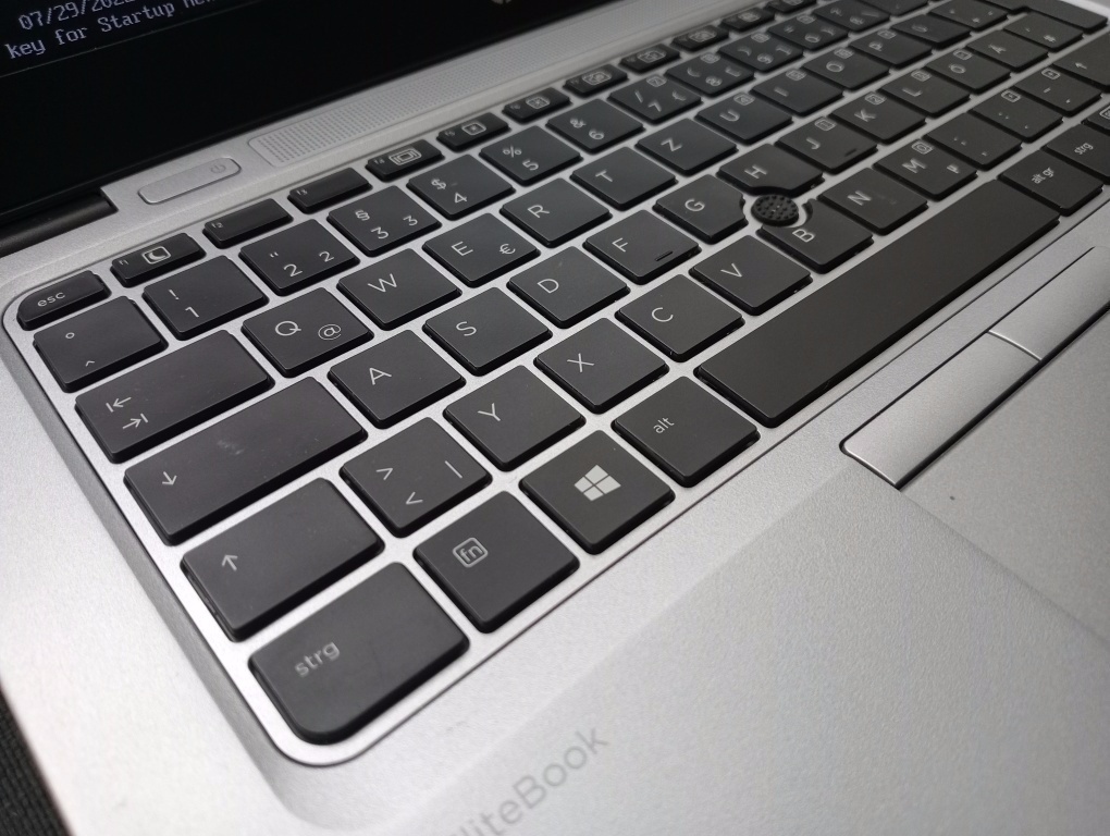 HP elitebook 725 G4 , AMD A10 quad core ,8gb ram ,ssd + hdd - 3