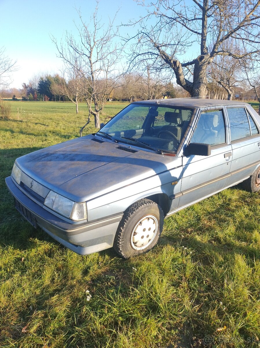 Predám Renault 9 - 3