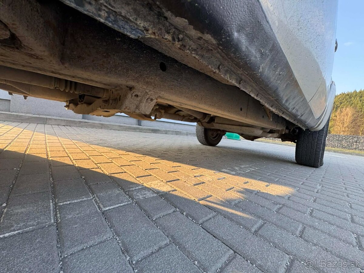 Predám Toyota Hilux 2.5, D-4D - 3