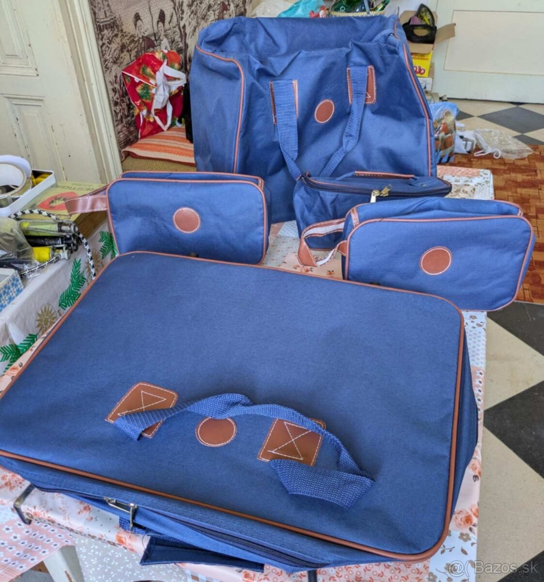 kabelky,taštičky, kufor - 3