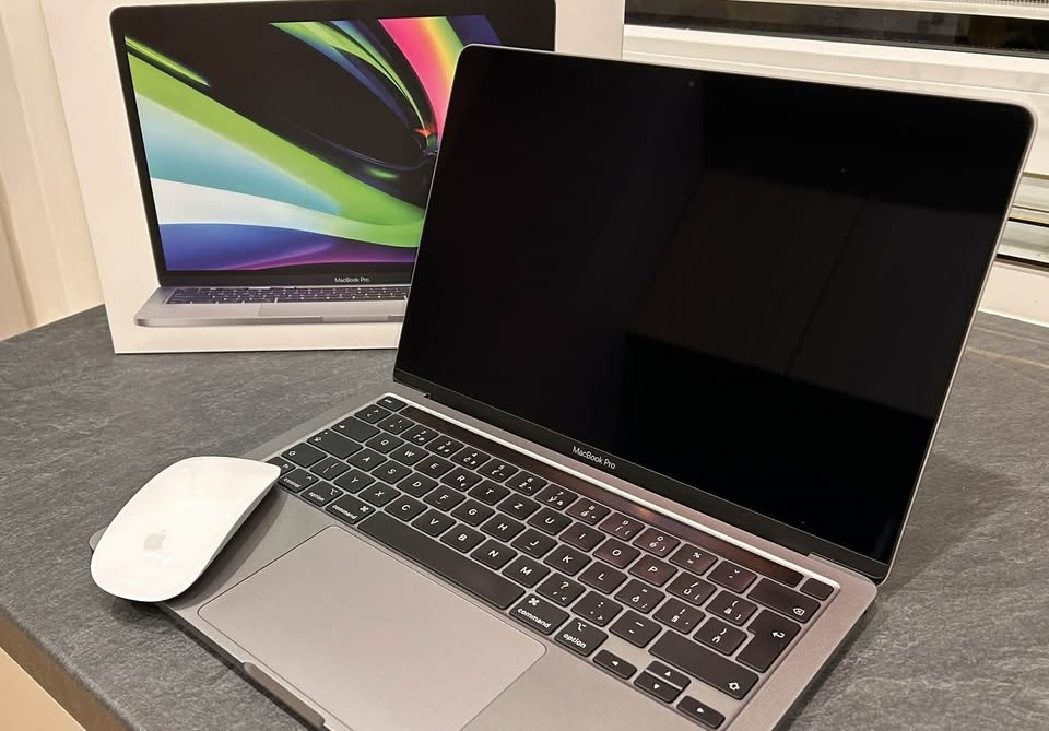 MacBook Pro13.3 M2 - 3