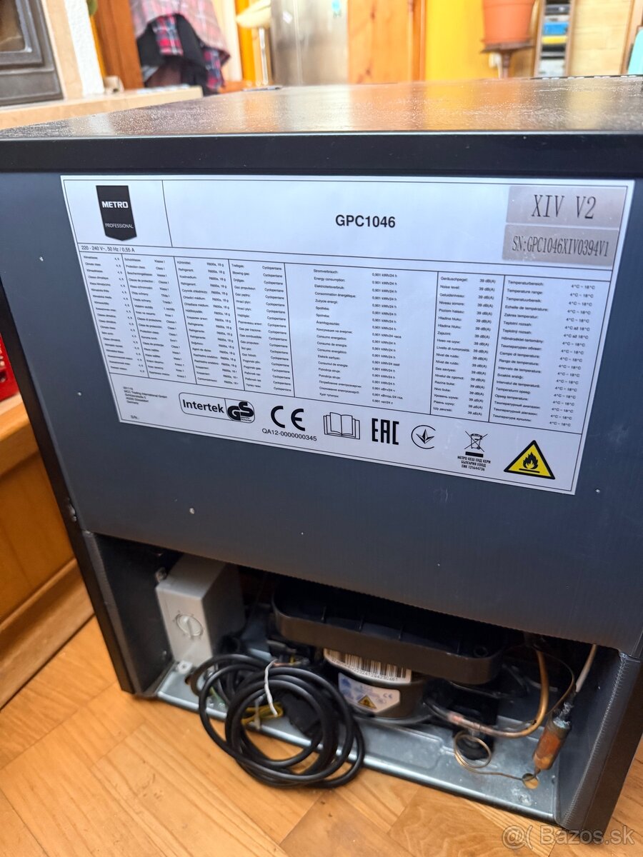 Chladnička / minibar METRO Professional GPC1046 - 3