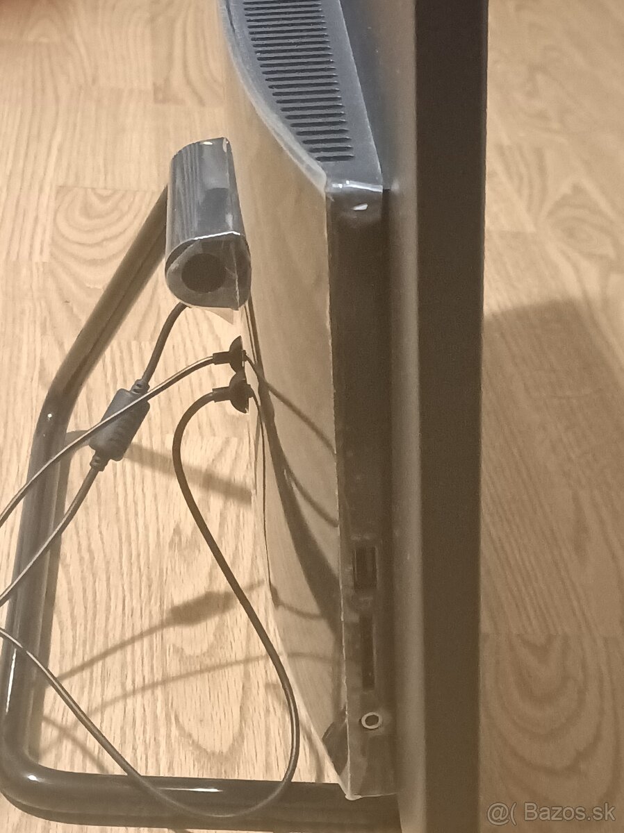 Predám Lenovo IdeaCentre A340 - 3