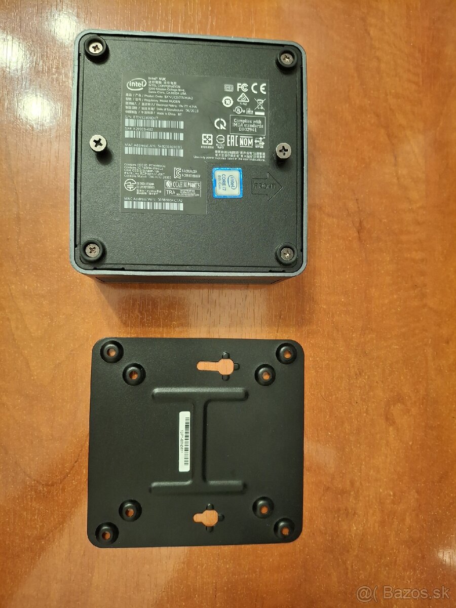 Intel NUC8IN - 3
