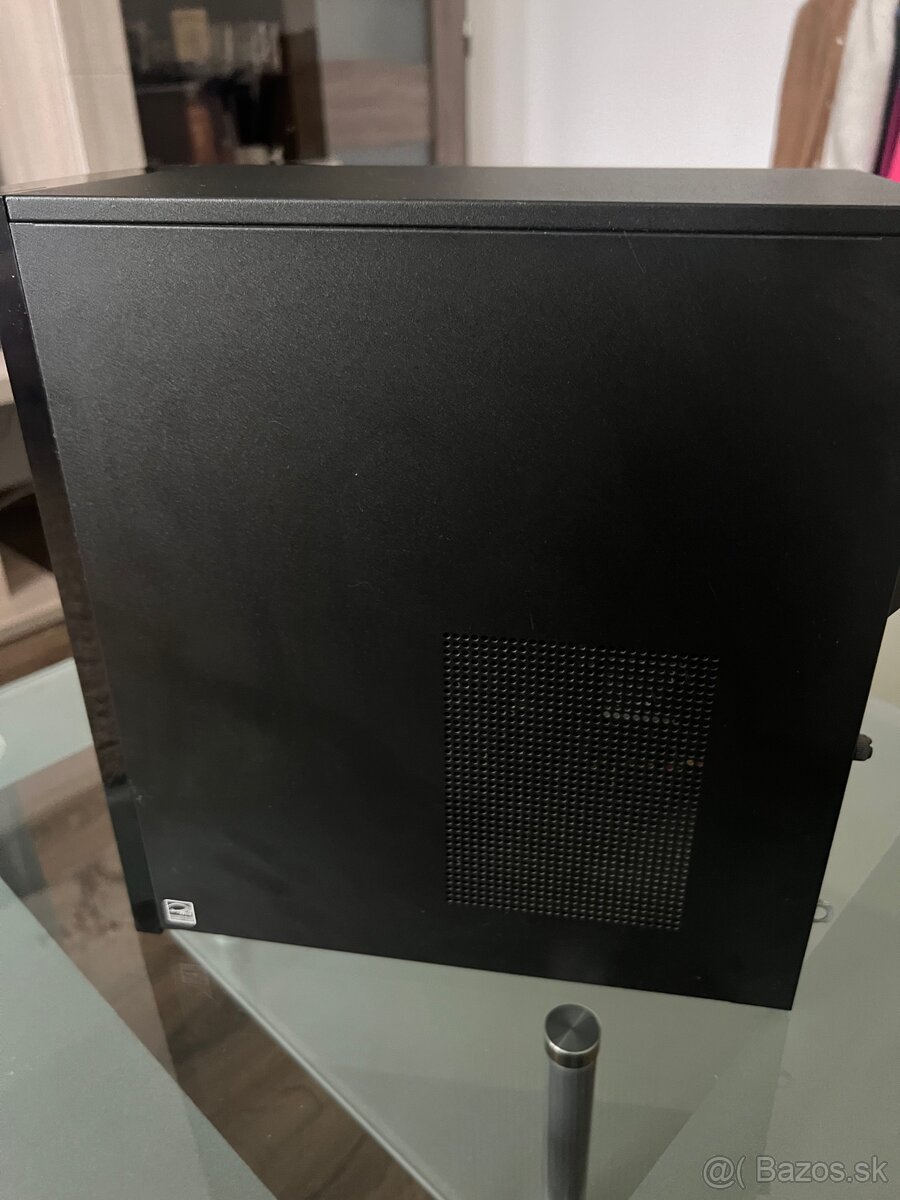 Starší stolný počítač HP - 3