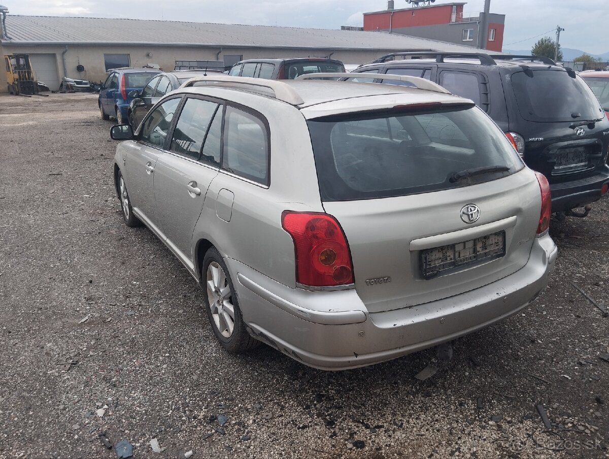 Toyota Avensis combi Rozpredám - 3
