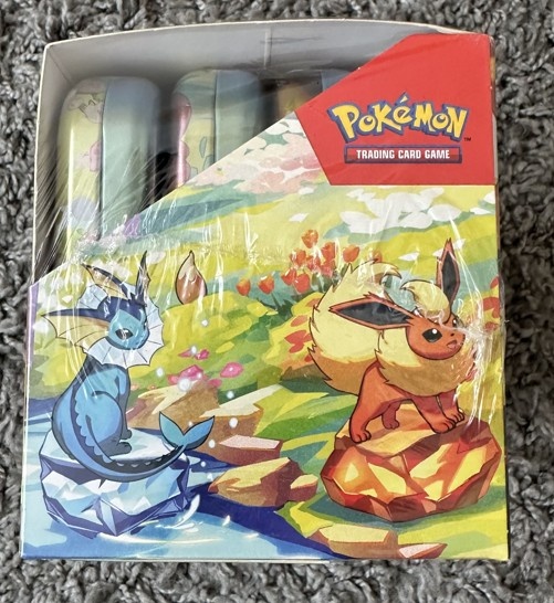 Pokémon TCG - Prismatic Evolutions Mini Tin display - 3
