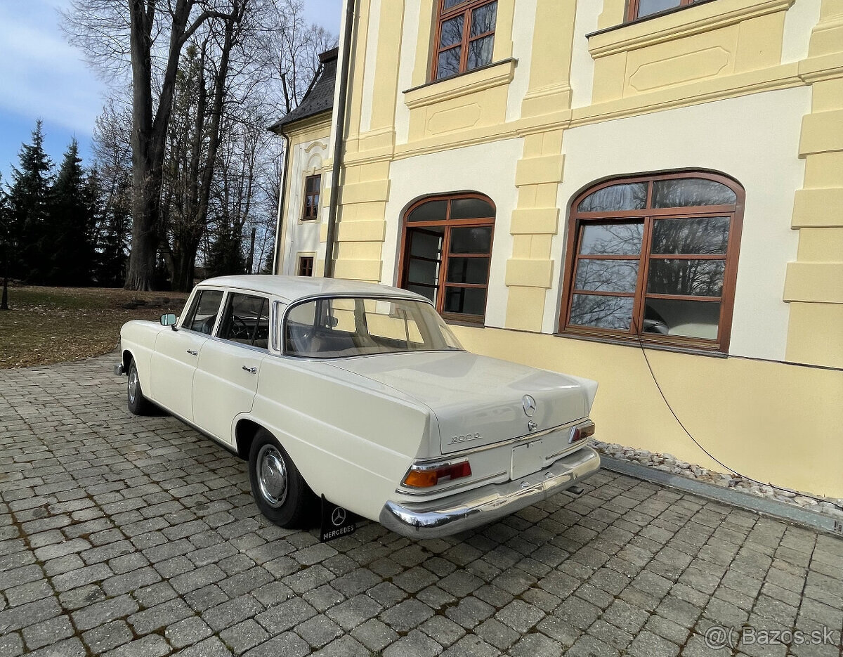 Mercedes 110-200 D - 3