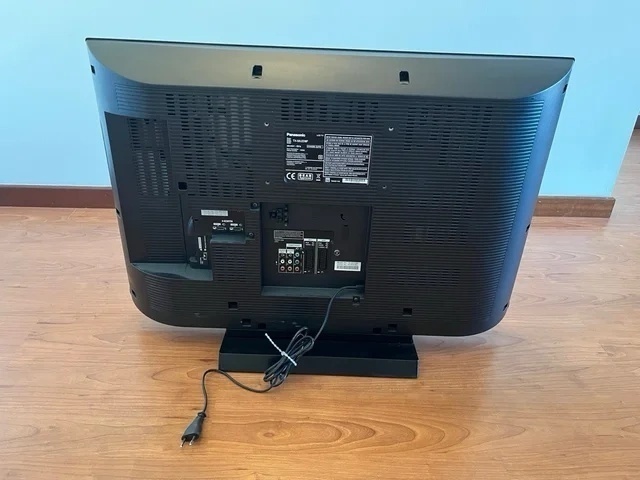 PANASONIC Viera LCD TV TX-32LE8P HD Ready - 3