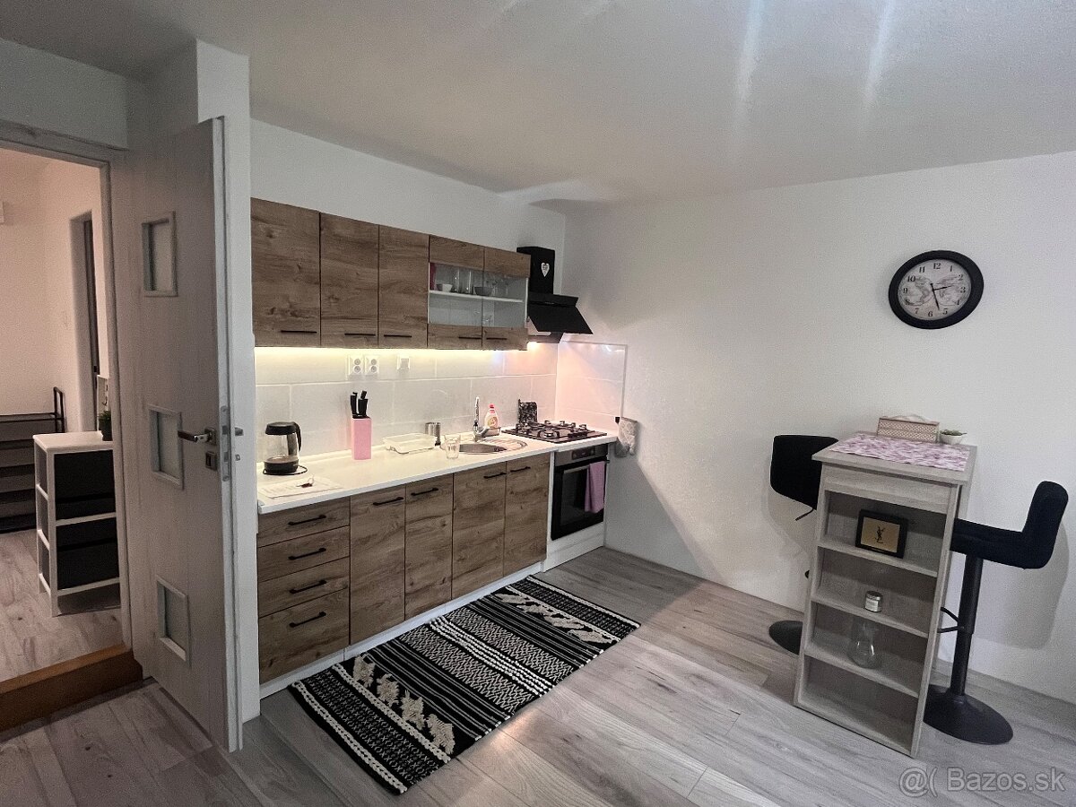 1-IZBOVÝ ZREKONŠTRUOVANÝ BYT V CENTRE LUČENCA - 3