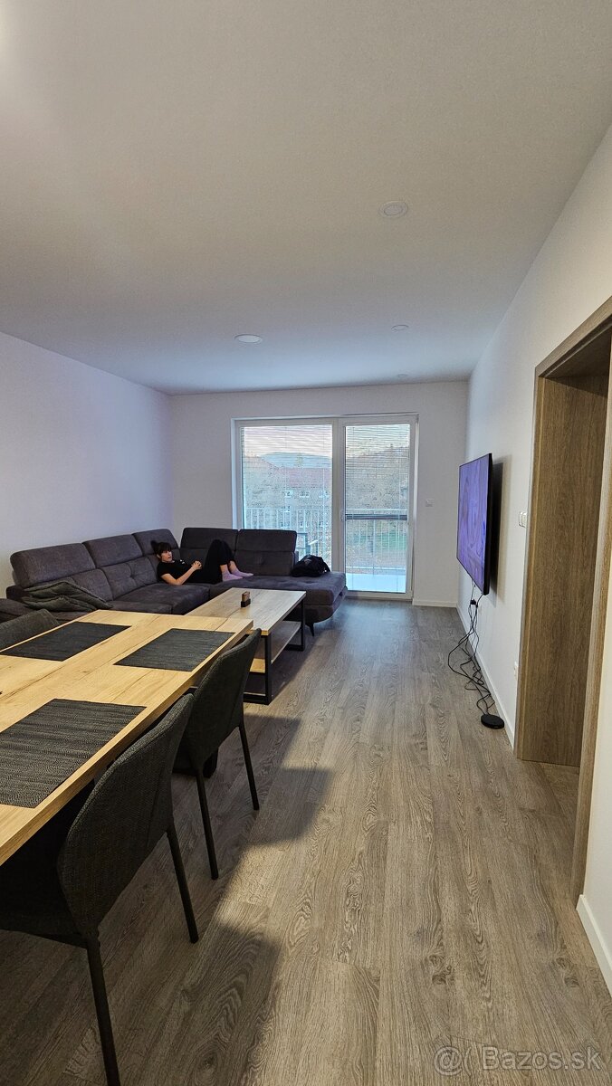 3i zariadený byt s balkónom, staré sídlisko Prievidza - 3