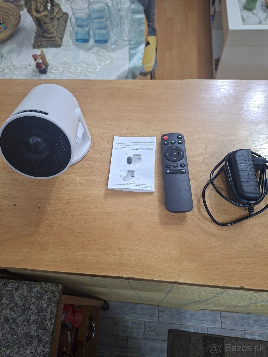 Vreckovy miniprojektor Movicast cable - 3