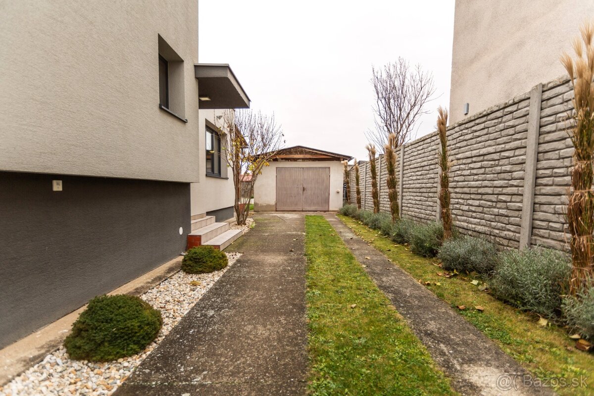 Kvalitne zrekonštruovaný dom vo Veľkých Kostoľanoch - 3