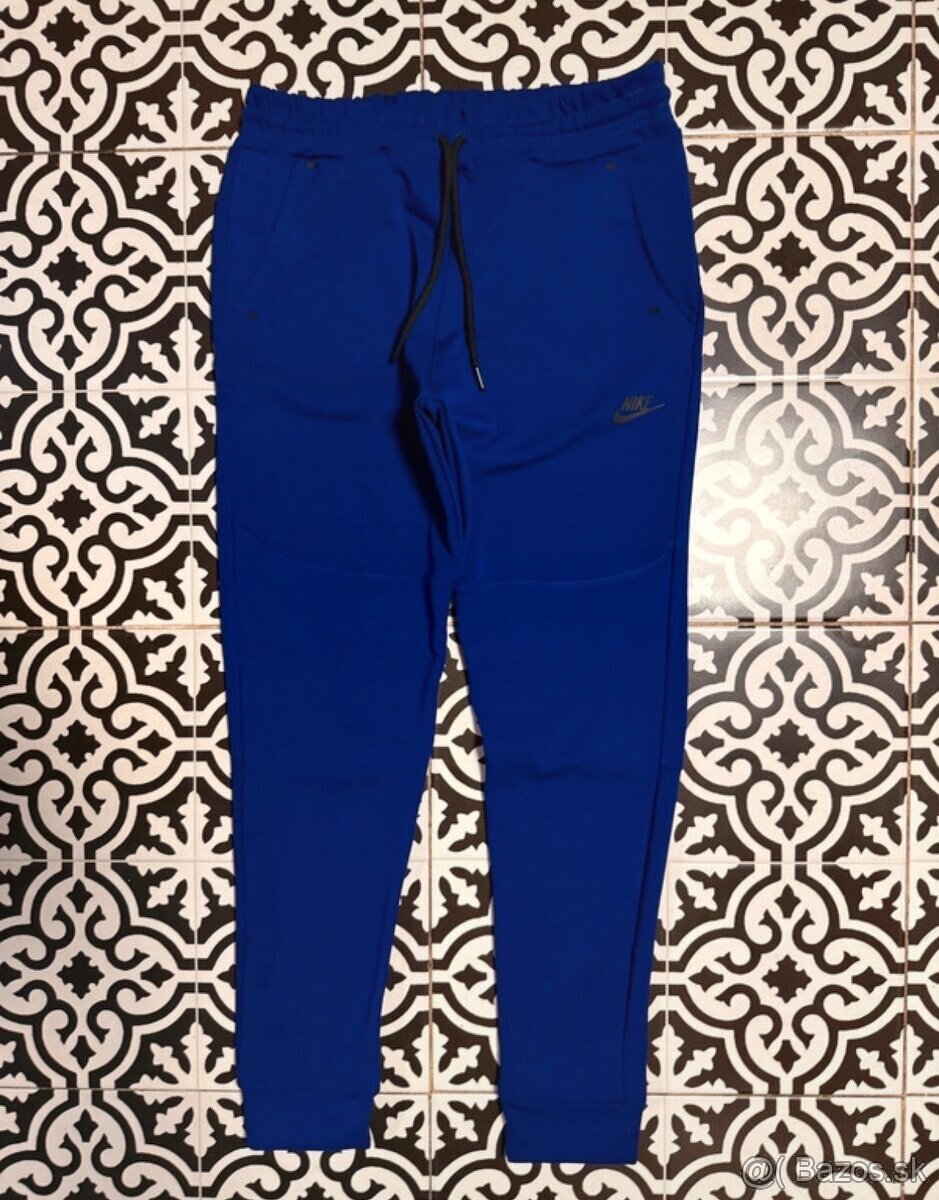 Nike Tech Fleece - 3