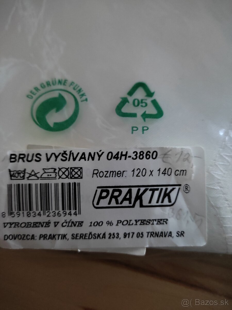 Vyšívaný obrus - 3