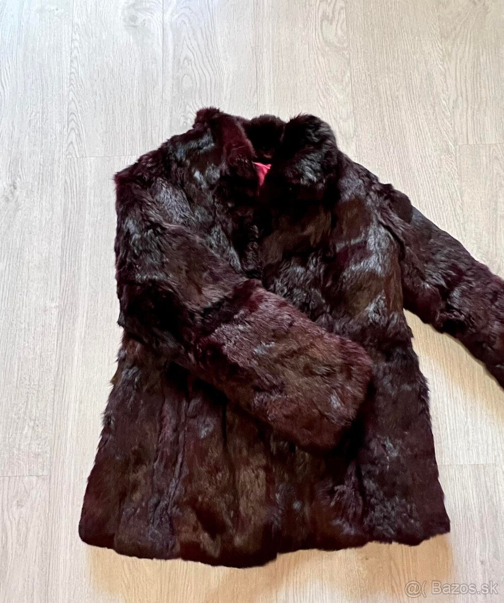 pravy kozusinovy kabat-kozuch v burgundy farbe - 3