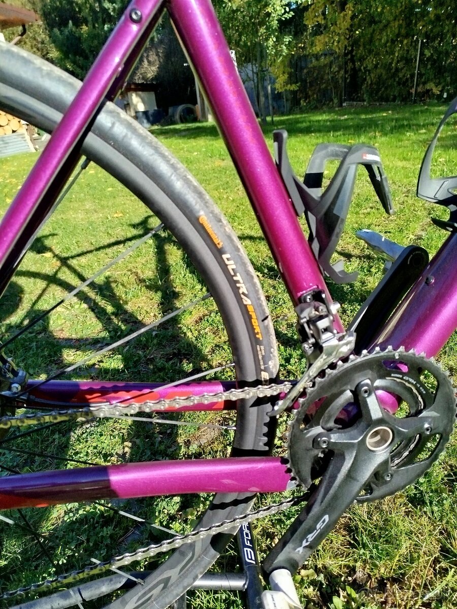 Cestný karbonový bicykel BH - 3