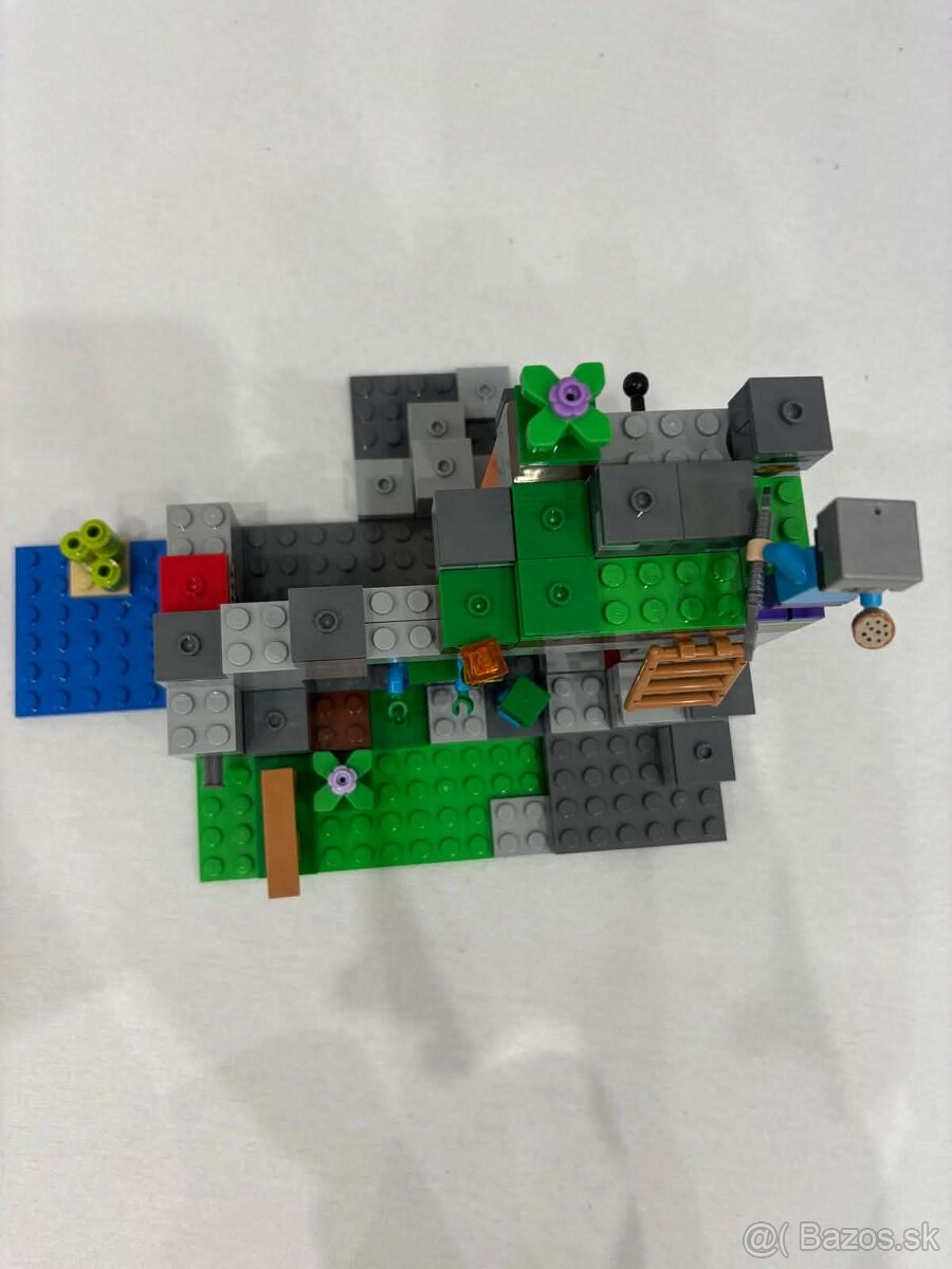 Lego Minecraft 21141 Jaskyňa so zombíkmi - 3
