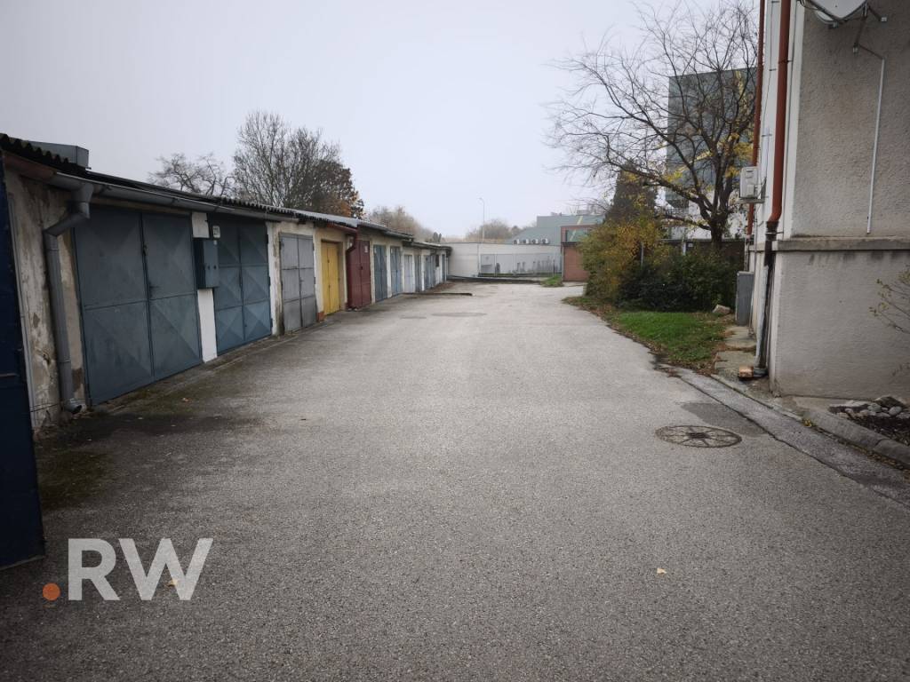 Garáž - centrum mesta - 18 m2 - 3