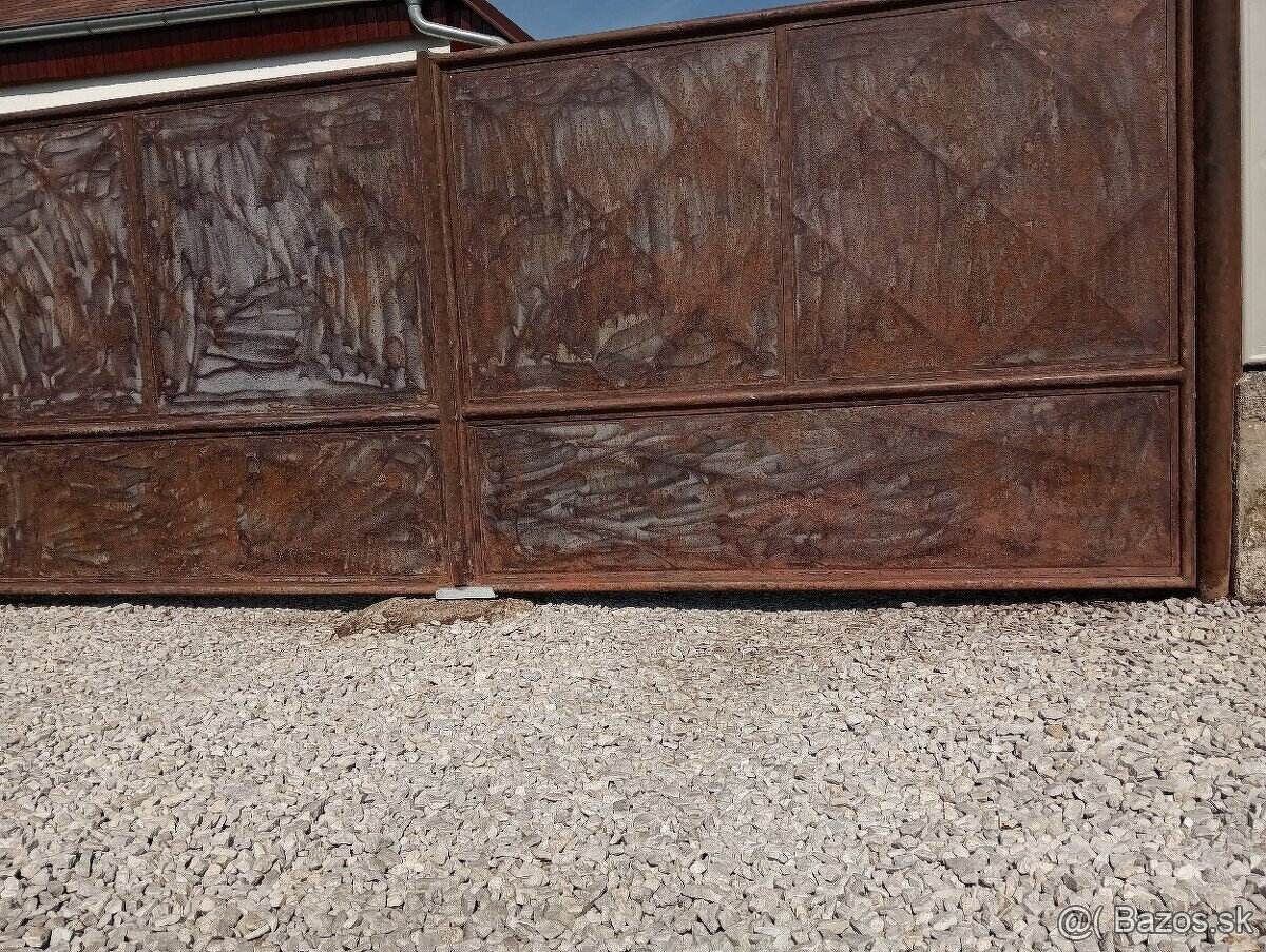 Predám dvojkrídlová brána + bránička - 3