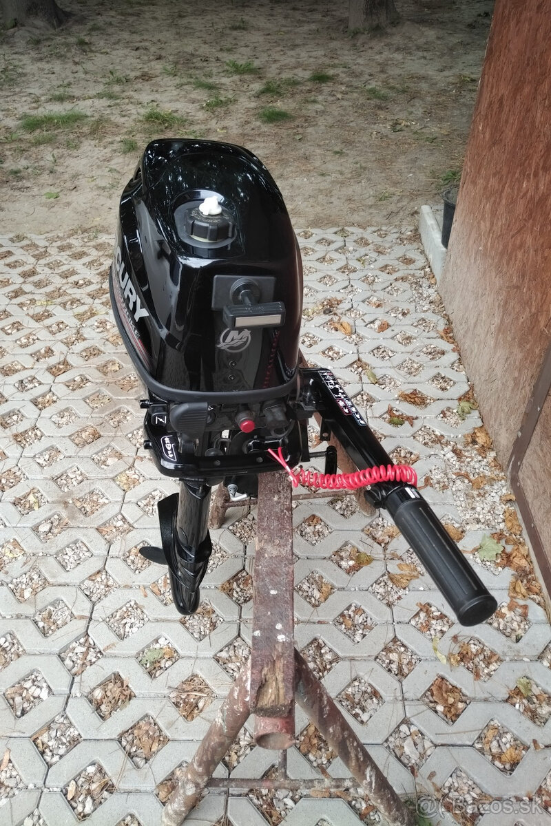 Lodný motor Mercury 5HP riadenie kormidlom - 3