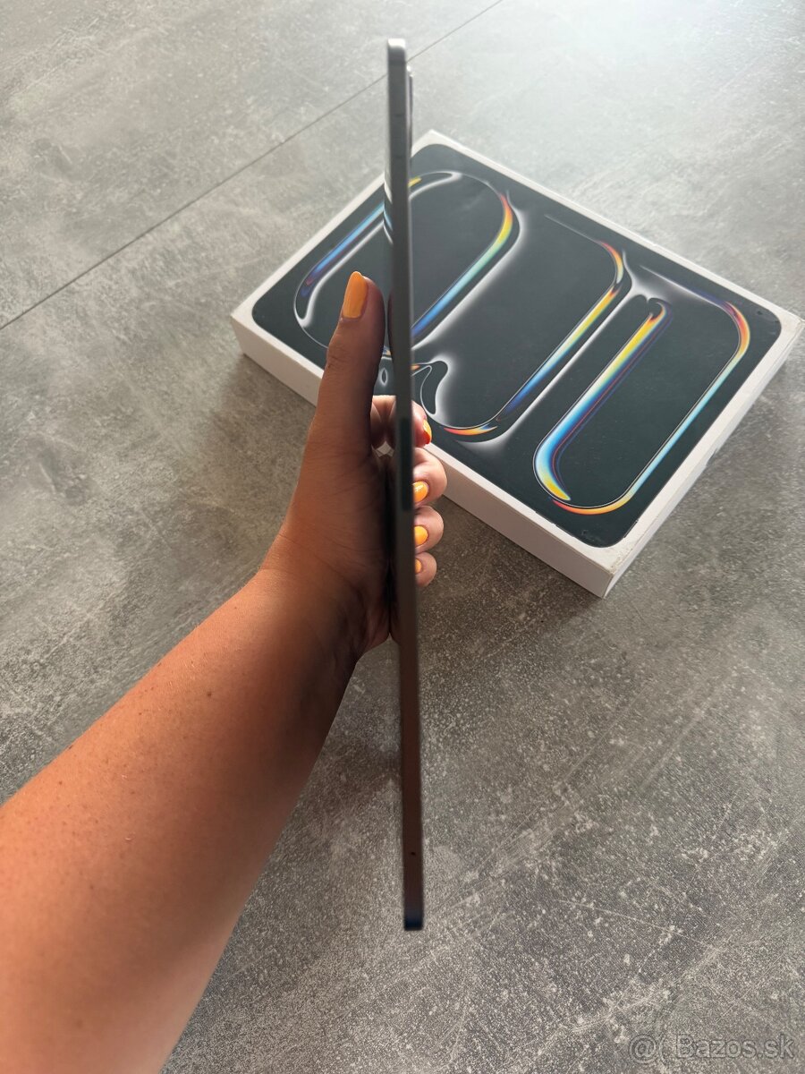 Apple iPad Pro 11” (2024) – 256 GB, Space Black - 3