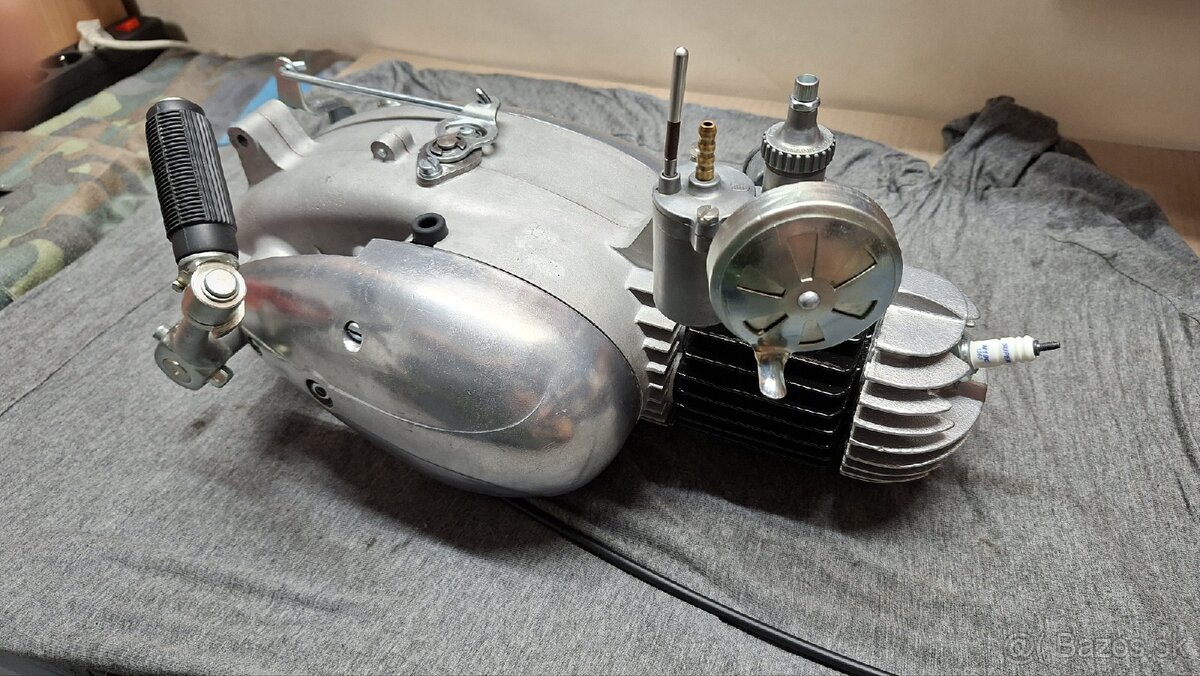Motor jawa 555 - 3