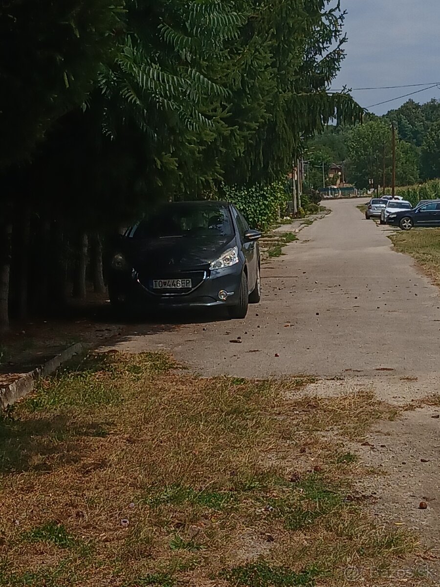 Predám Peugeot 208 1.2 - 3