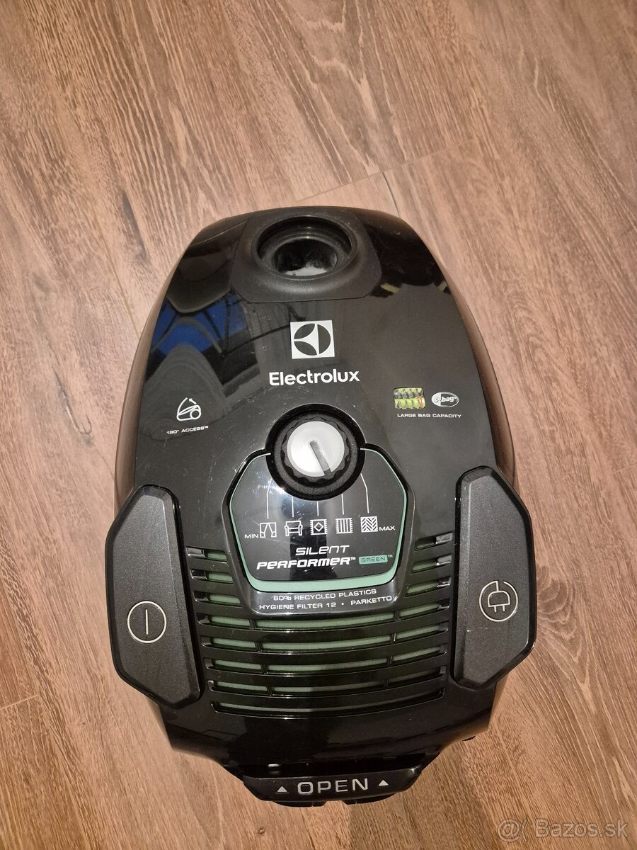 Tichý a úsporný vysávač Electrolux SilentPerformer Green - 3