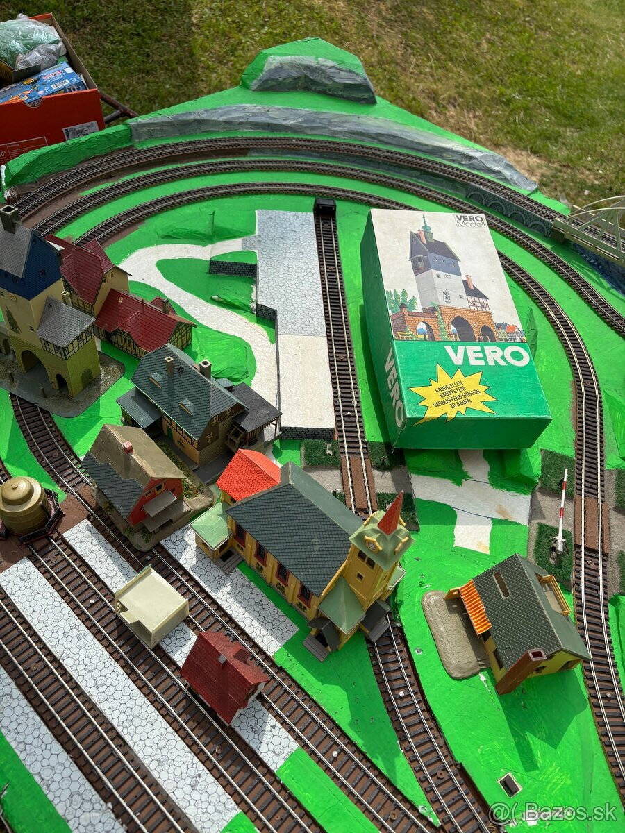 HO železnica s 2Lok+5Vag_+TT súprava, veľa koľají, dekor - 3