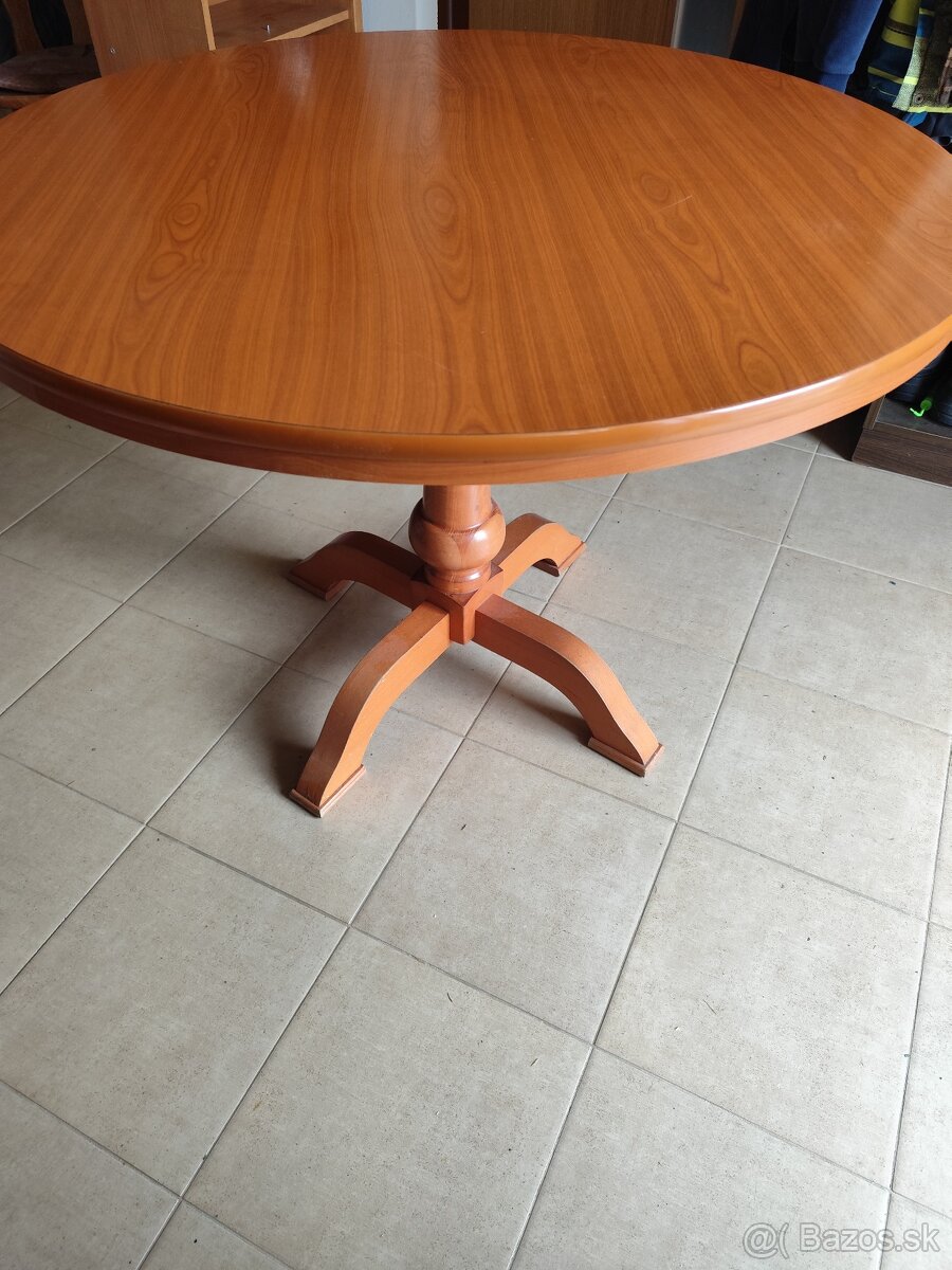 Okrúhly jedálenský stôl - 3