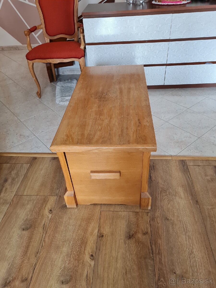 Starožitny nábytok unikát , drevená truhlica a v nej posteľ - 3