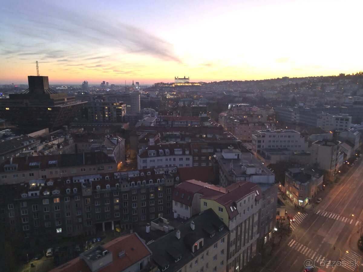 Na prenájom 3-izbový byt v PREMIÉRE na Šancovej ulici - 3