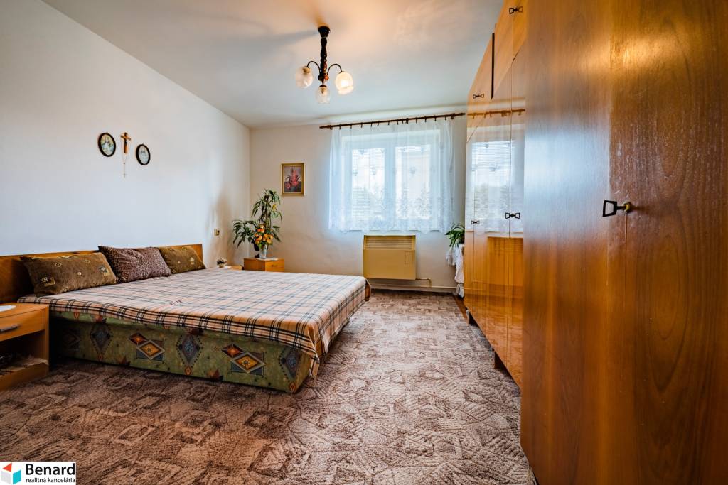 NA PREDAJ BYT v BYTOVOM DOME s vlas. POZEMKOM 325 m2, V. Šar - 3