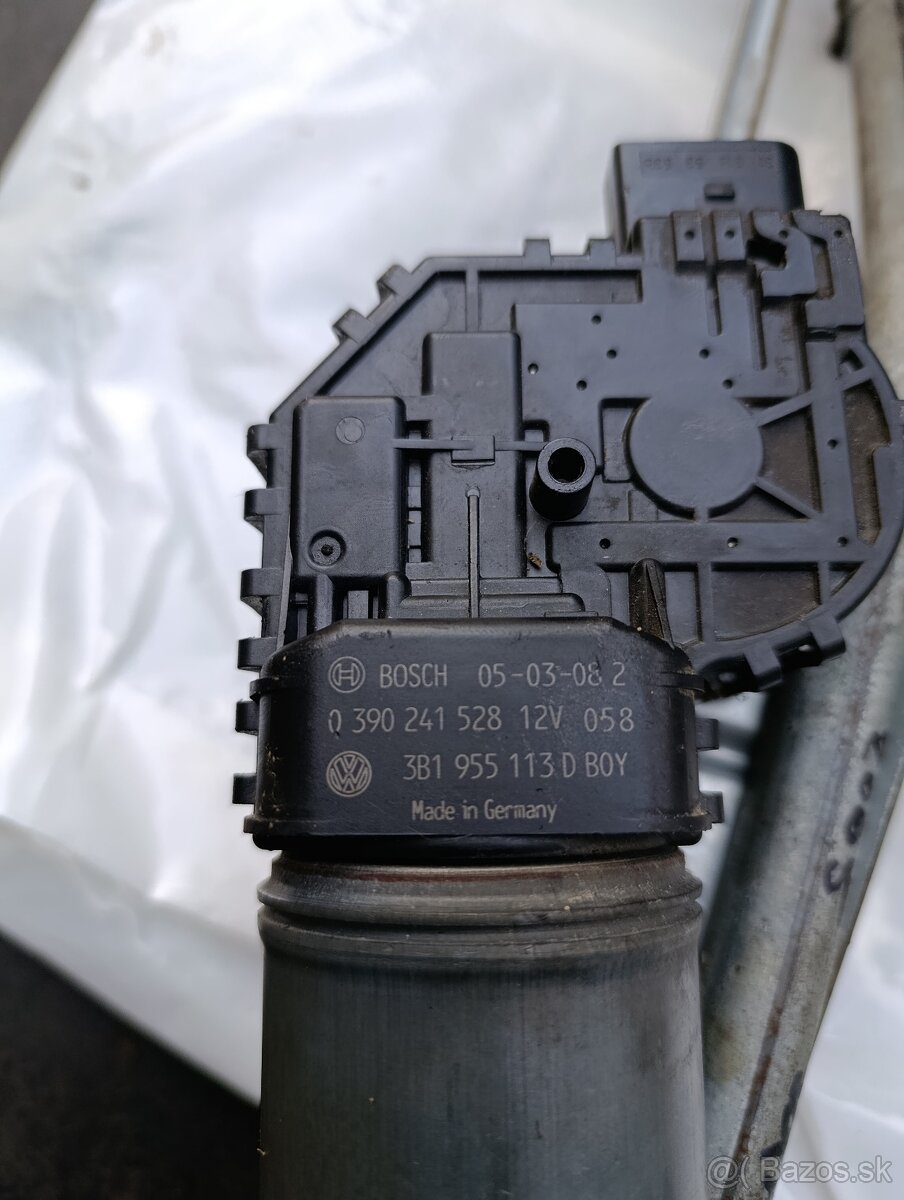 Pantograf stieračov Škoda Superb1 - 3