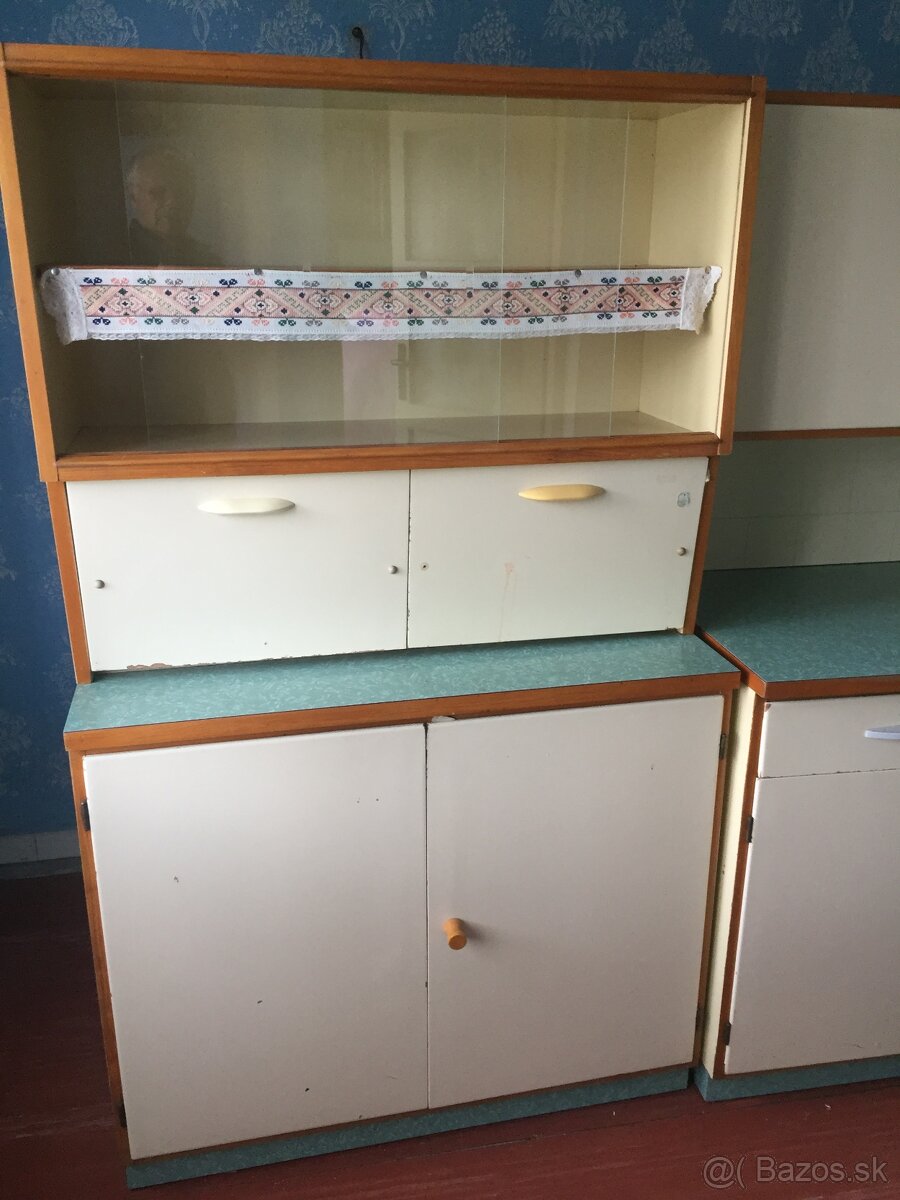 Dvojdielny kredenec. - 3