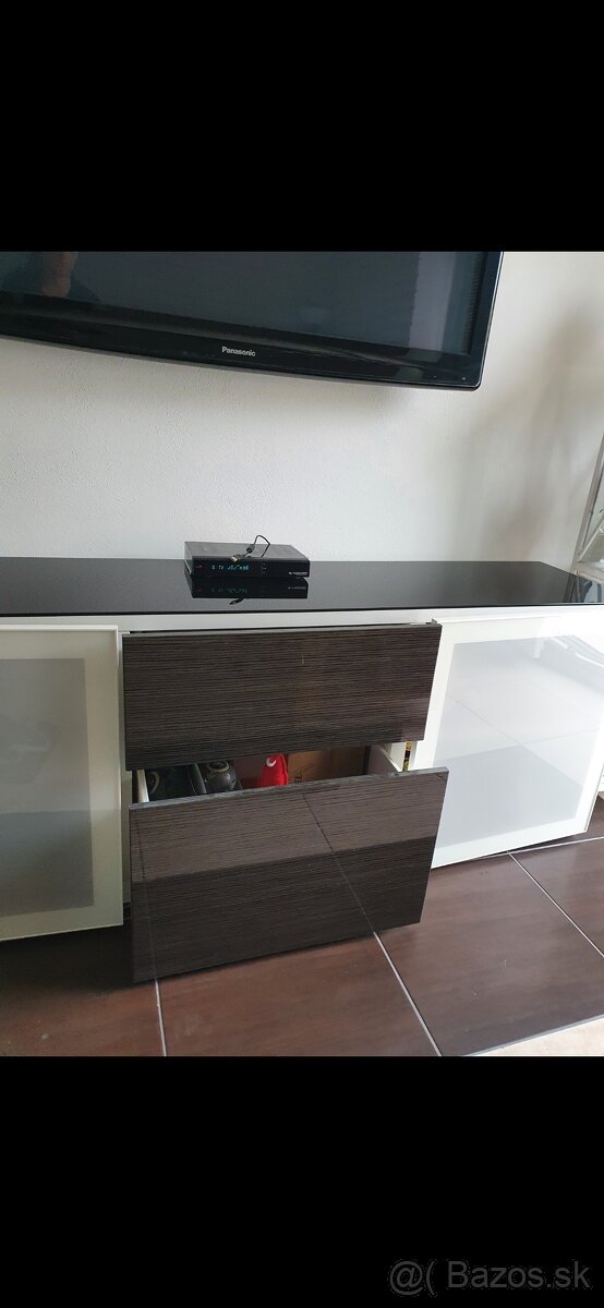 Stolík pod TV Ikea - 3