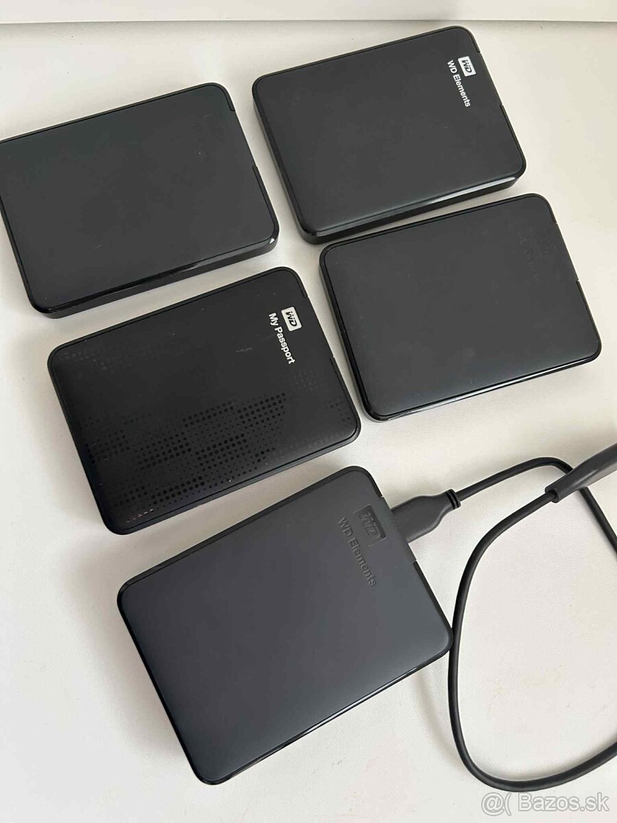 Predam 5ks externy disk WD Elements a passport - 3
